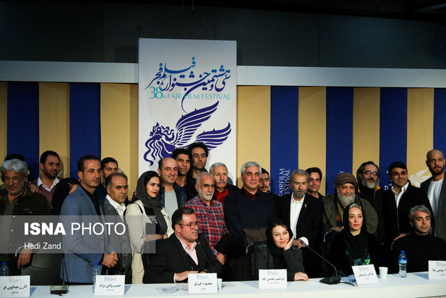 واکنش حسامالدین آشنا به «خروج» حاتمیکیا هفتمین روز سی و هشتمین جشنواره فیلم فجر - عوامل فیلم «خروج» در نشست خبری