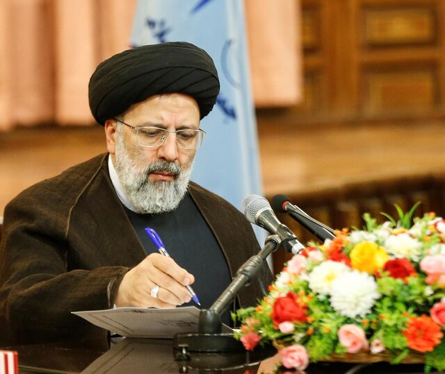 رئیسی خبرداد: نجات 1200 کارگاه و کارخانه از تعطیلی 
