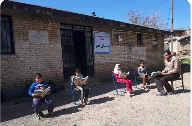 دانش‌آموزانی که دسترسی به اینترنت ندارند، توسط معلمانشان رفع اشکال درسی می‌شوند
