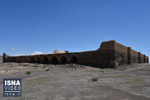 ویدئو / همت میراث‌دوستان برای نجات کاروانسرای تاریخی یزد
