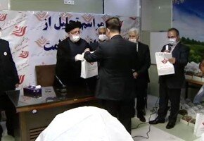 تجلیل رئیس بنیاد شهید از کادر درمانی و پرستاری بیمارستان ساسان تجلیل رئیس بنیاد شهید از کادر درمانی و پرستاری بیمارستان ساسان