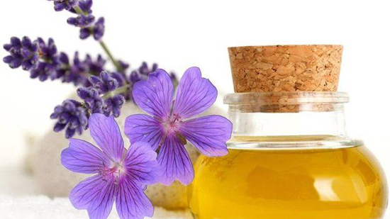 ۷ درمان تقلبی کرونا؛ از روغن بنفشه و خاکشیر تا سیر و نقره نوشیدنی