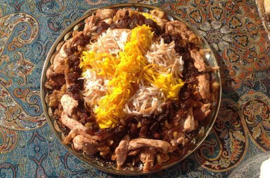 ۳ طرز تهیه رشته پلو ساده و مجلسی زعفرانی با مرغ یا گوشت و بدون گوشت