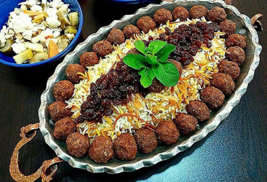 ۳ طرز تهیه رشته پلو ساده و مجلسی زعفرانی با مرغ یا گوشت و بدون گوشت