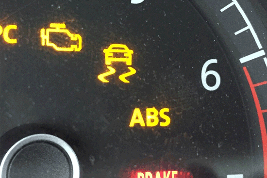 ۵ توصیه دربارهی رانندگی در باران ۵ توصیه دربارهی رانندگی در باران