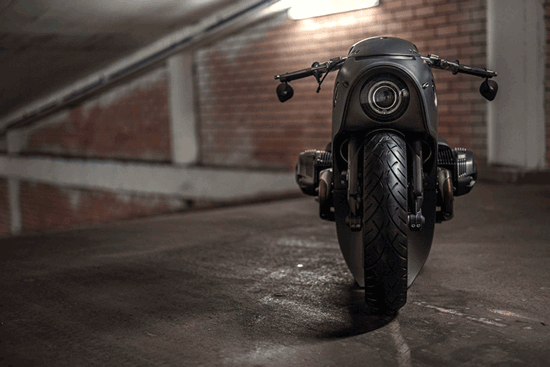 طراحی آخرالزمانی و زیبایی از موتورسیکلت بی‌ام‌و R۱۸