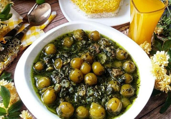 خورشت گوجه سبز