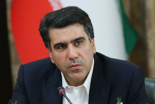 معزی: روحانی سزاوارانه مدیران صنایع فولاد و پتروشیمی را سربازان خط مقدم جبهه اقتصادی نامید