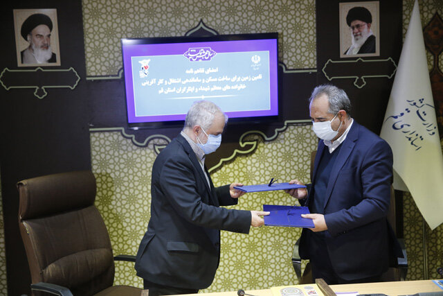 سفر رییس بنیاد شهید و امور ایثارگران به استان قم/ امضای تفاهمنامه تأمین زمین ۳۵۰۰ واحد مسکونی سفر رییس بنیاد شهید و امور ایثارگران به استان قم/ امضای تفاهمنامه تأمین زمین ۳۵۰۰ واحد مسکونی