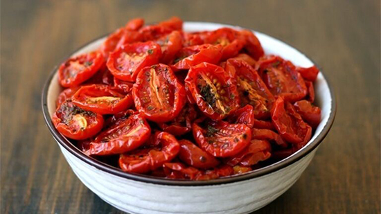 ۴ طرز تهیه گوجه خشک در فر و در آفتاب و مایکروفر+گوجه خشک با روغن زیتون