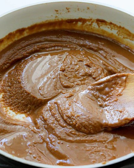 طرز تهیه دو دیس بزرگ حلوا نذری