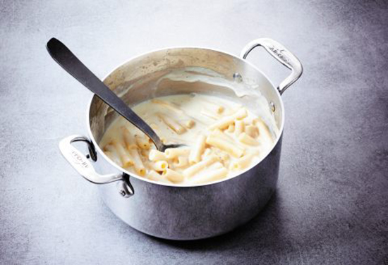 طعم بی‌نظیر ماکارونی با پنیر با رسپی مخصوص پل باکوز