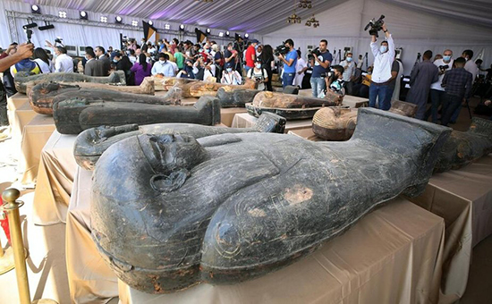 تابوتهایی با قدمت ۲۵۰۰ سال در مصر تابوتهایی با قدمت ۲۵۰۰ سال در مصر