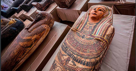 تابوتهایی با قدمت ۲۵۰۰ سال در مصر تابوتهایی با قدمت ۲۵۰۰ سال در مصر