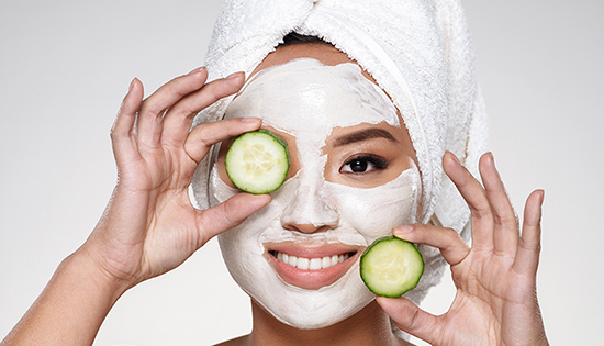 ۶ قدم ساده برای داشتن پوست سالم و شاداب که می‌توانید در خانه انجام دهید