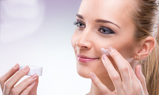 ۶ قدم ساده برای داشتن پوست سالم و شاداب که می‌توانید در خانه انجام دهید