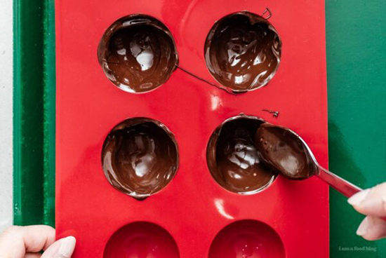 طرز تهیه بمب شکلات داغ؛ ترند غذایی جدید شبکه‌های اجتماعی